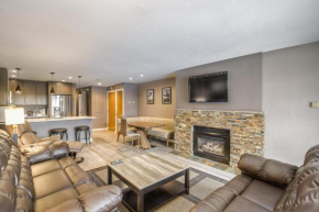 Choice Condo - Walk to Gondola - Sleeps 7!